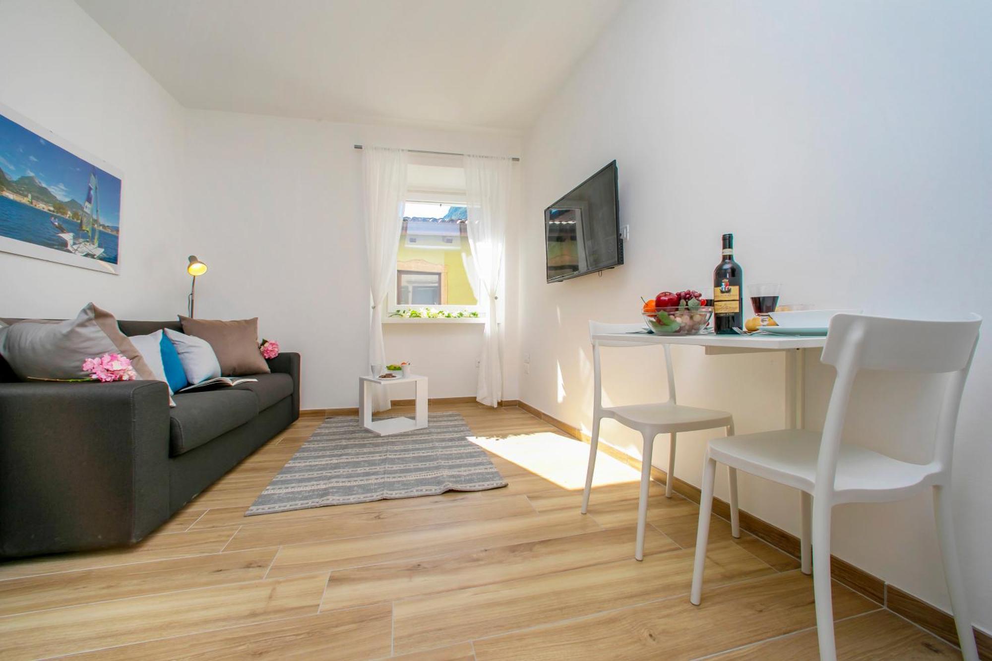 Nido Sui Tetti Di Riva Del Garda - Happy Rentals Екстериор снимка
