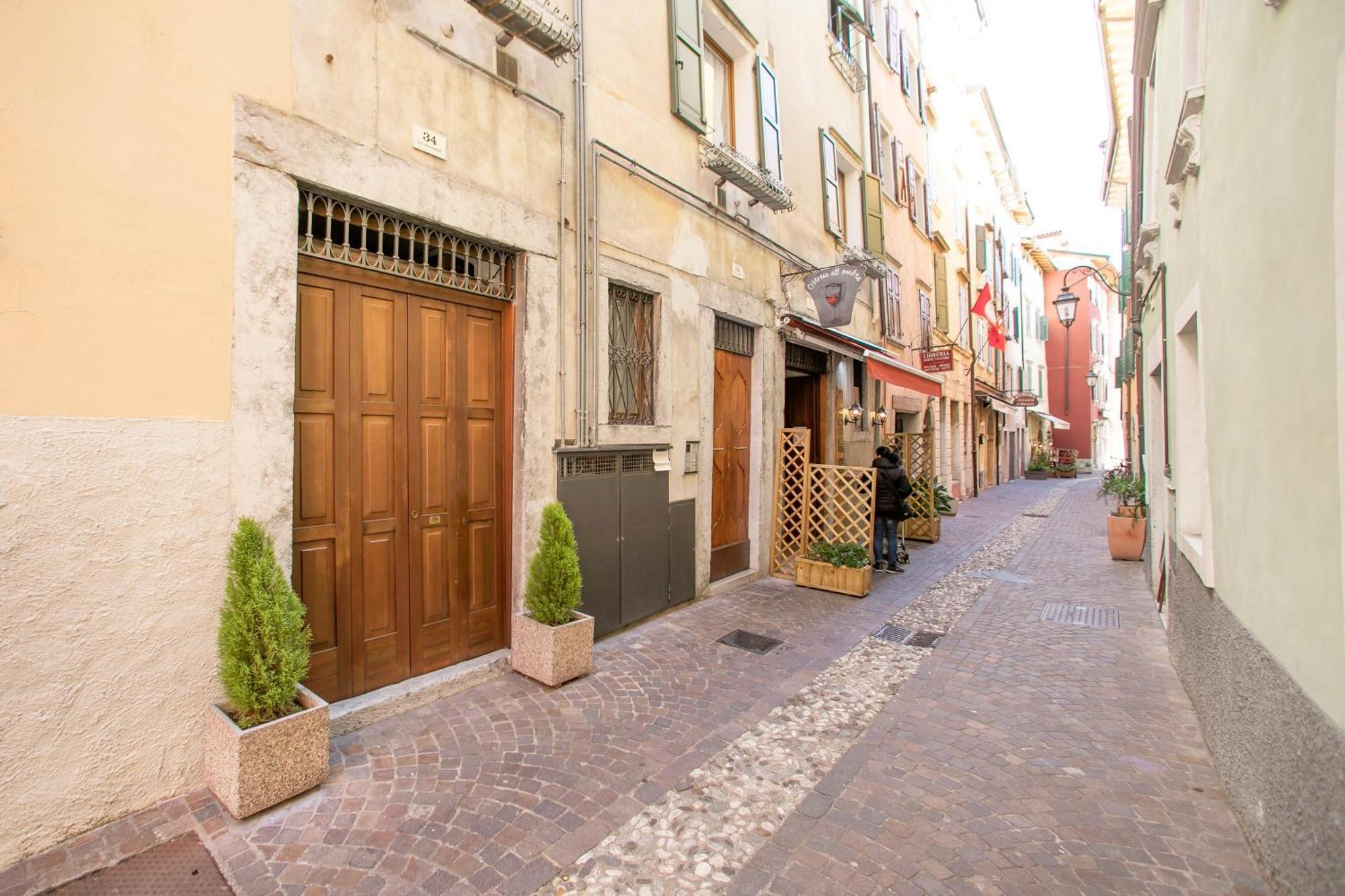 Nido Sui Tetti Di Riva Del Garda - Happy Rentals Екстериор снимка
